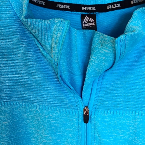 Women's long sleeve blue exercise shirt. - Picture 3 of 7